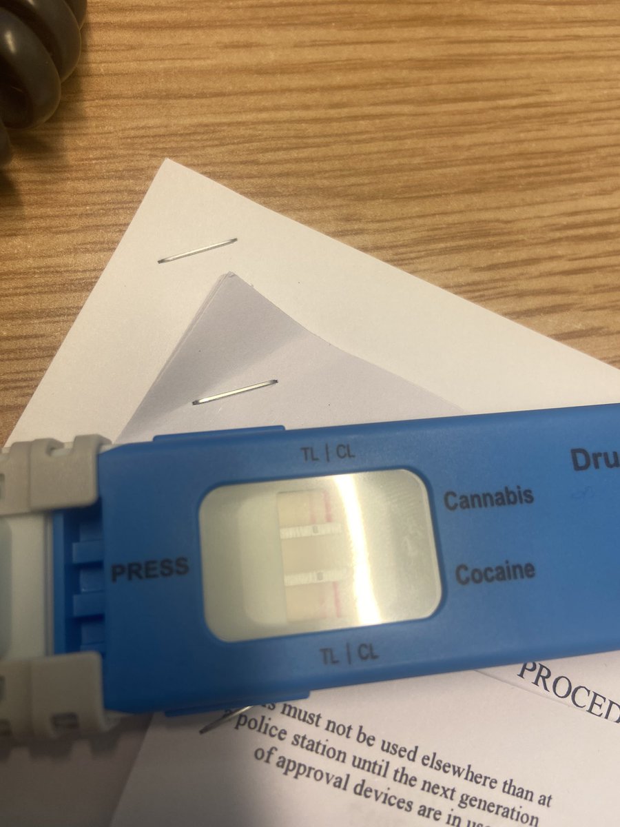 LincsPoliceOps's tweet photo. Driver stopped in Grantham today by #RPU officer and #SgtQ not had anything for weeks! The driver has refused to give a sample in custody #offtocustody #drugdrive #chargedtocourt #dontdrugdrive https://t.co/EtkEChjqM1