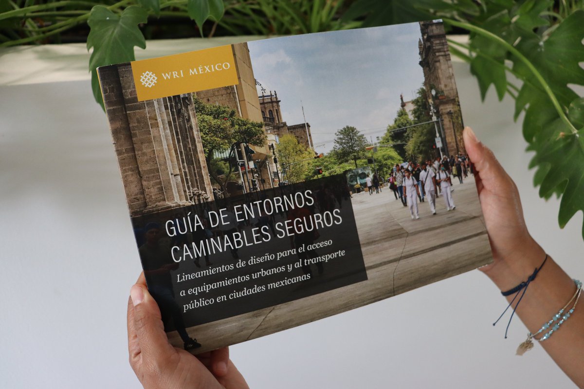 Hoy asistí a la presentación de la Guía de Entornos Caminables Seguros de #WRI, una herramienta muy valiosa para los tomadores de decisiones a nivel municipal, estatal y federal que marca los lineamientos de diseño para el acceso a equipamientos urbanos y al transporte público.