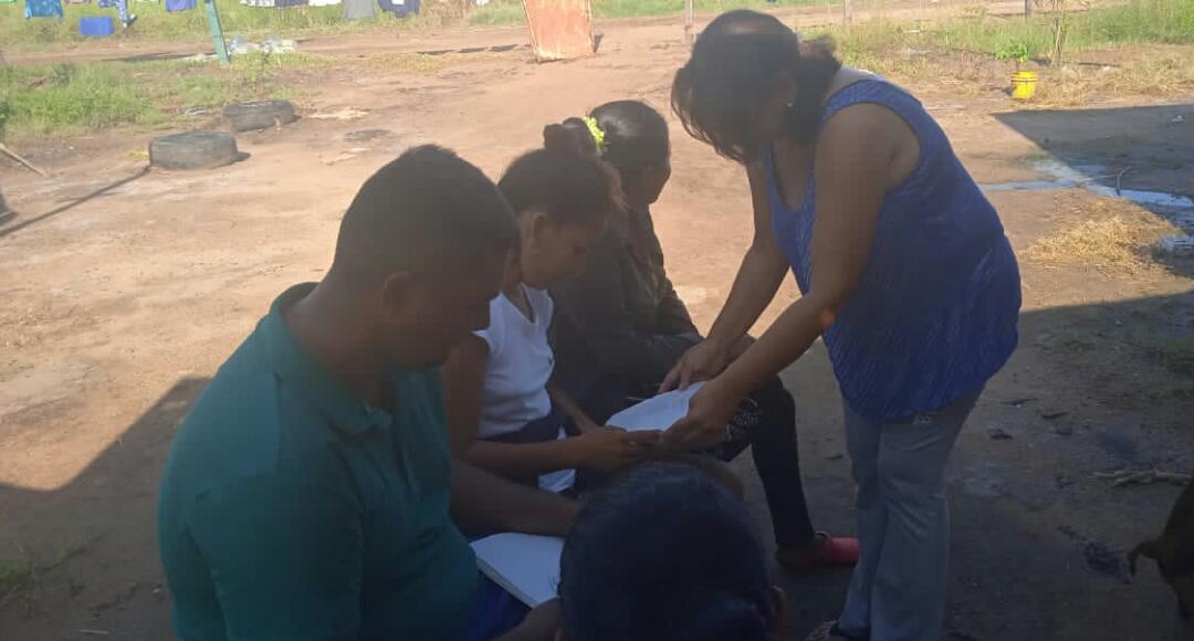 MisionrobinsonC's tweet photo. Misión Robinson La Cañada de Urdaneta, Parroquia El Carmelo, Ambiente El Brillante, sector Brisas del Lago. @NicolasMaduro @dcabellor @delcyrodriguezv @_LaAvanzadora @dorelisecheto @Zoraidaurdane10 @MervinMaldonad0 @yeritzonpsuv @RobinsonZulia @nervasanchez23 https://t.co/3vktk5NRAB