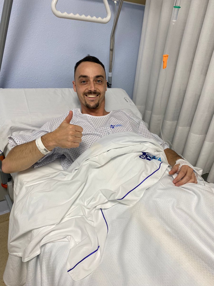RosalFC1929's tweet photo. Nun podía ser d'otra manera, como diz el nuesu lema, con #MocedáYOptimismu tamos esperándote, Sergín.
¡Fuercia y ánimu. Yes parte del Rosal 🌹⚽¡ https://t.co/yr00v0YiAr