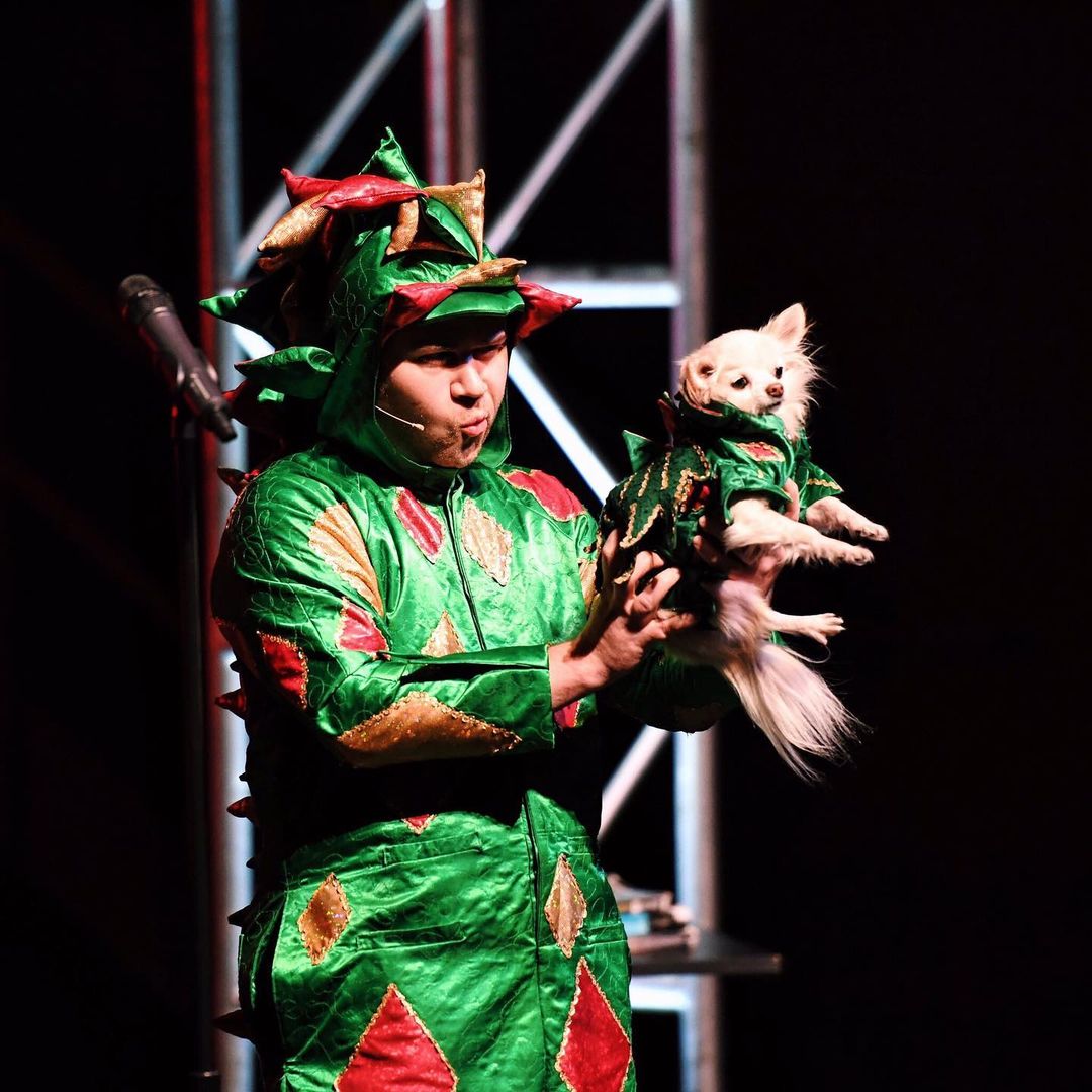 ParamountAustin's tweet photo. Misery loves company, even if it's an acerbic magic dragon named Piff 🐲🤡 @AGT alumni @thepiff and @PuddlesPityP return to the Paramount Friday, November 4th! 🎫 https://t.co/QrhzFogtMb

Puddles 📸: Bells and Whistles
Piff 📸: @rohofoto https://t.co/2FUYT7TGhu
