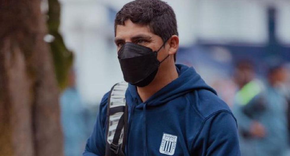 RPPDeportes's tweet image. 🎙️ Guillermo Salas: "Me gustaría afianzar mi carrera como entrenador si no me dan la oportunidad en Alianza Lima. El fútbol exige más y más. Sería una decisión difícil porque Alianza Lima es mi segundo hogar, pero la carrera también es importante"

@RPPNoticias