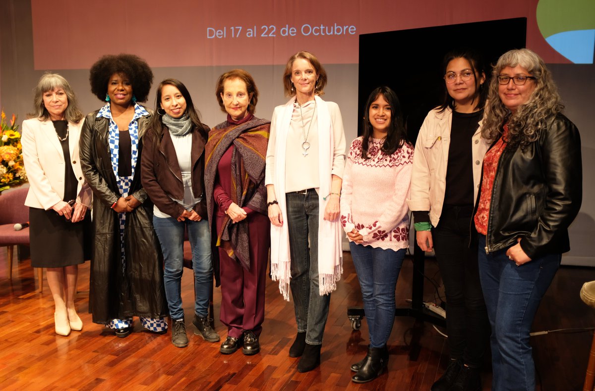 La Embajadora Kenna asistió a la inauguración del 4to Encuentro de Escritoras Peruanas en el @icpnaoficial, que reunirá hasta el 22 de octubre a un selecto grupo de escritoras para discutir diversos temas de interés en la coyuntura actual. Programación: bit.ly/3eIQaTF