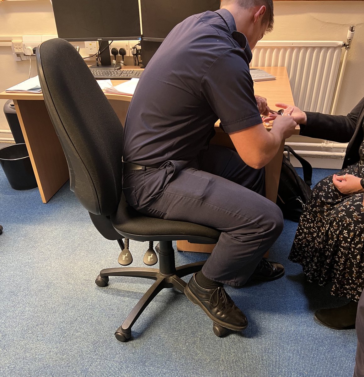 🚒 This afternoon Glossop Blue Watch dealt with a ring removal, development Firefighter Mears in full concentration mode while gaining experience in another part the role <a href="/DerbyshireFRS/">Derbyshire Fire & Rescue Service</a> <a href="/HuddoDerbysFire/">Paul Hudson</a> <a href="/IanSnodgrass21/">Ian Snodgrass</a>