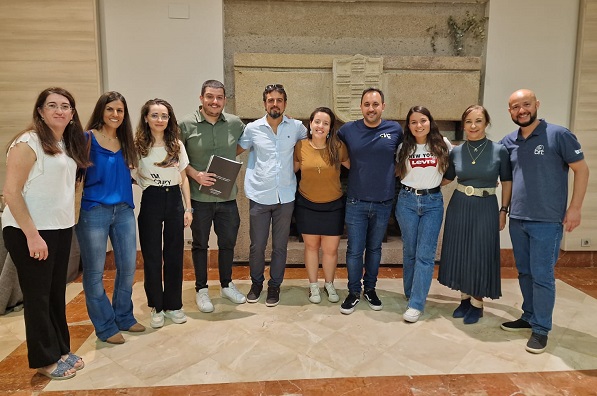 RutaViaPlata's tweet photo. En #RutaVíaPlata trabajamos para dar a conocer este destino dentro y fuera de nuestras fronteras. Hoy, en #Cáceres, reunión con touroperadores brasileños (que están recorriendo el tramo sur de la Ruta Vía de la Plata) y agentes de receptivo de #Extremadura. #Famtrip #VisitSpain https://t.co/pYKRCwotEn