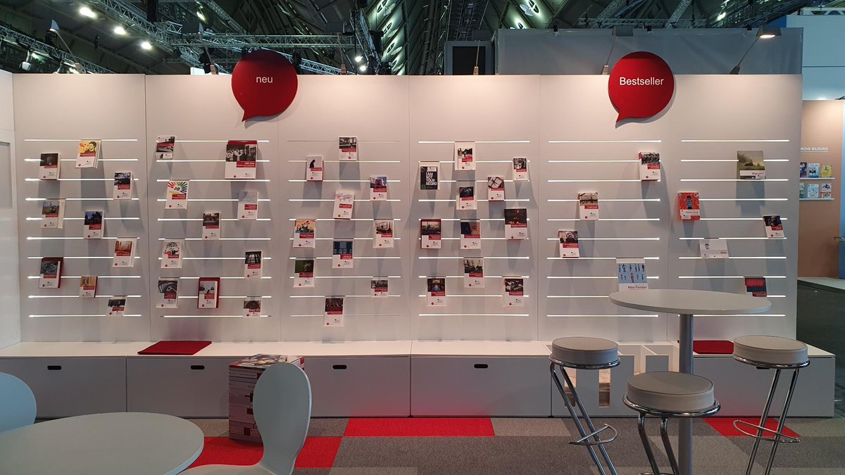 Alles ausgepackt und endlich wieder analog! Wir sehen uns morgen auf der <a href="/Book_Fair/">FrankfurterBuchmesse</a>! Vom 19. bis 23. 10. sind wir in Halle 3.1, Stand E 10 für euch da!