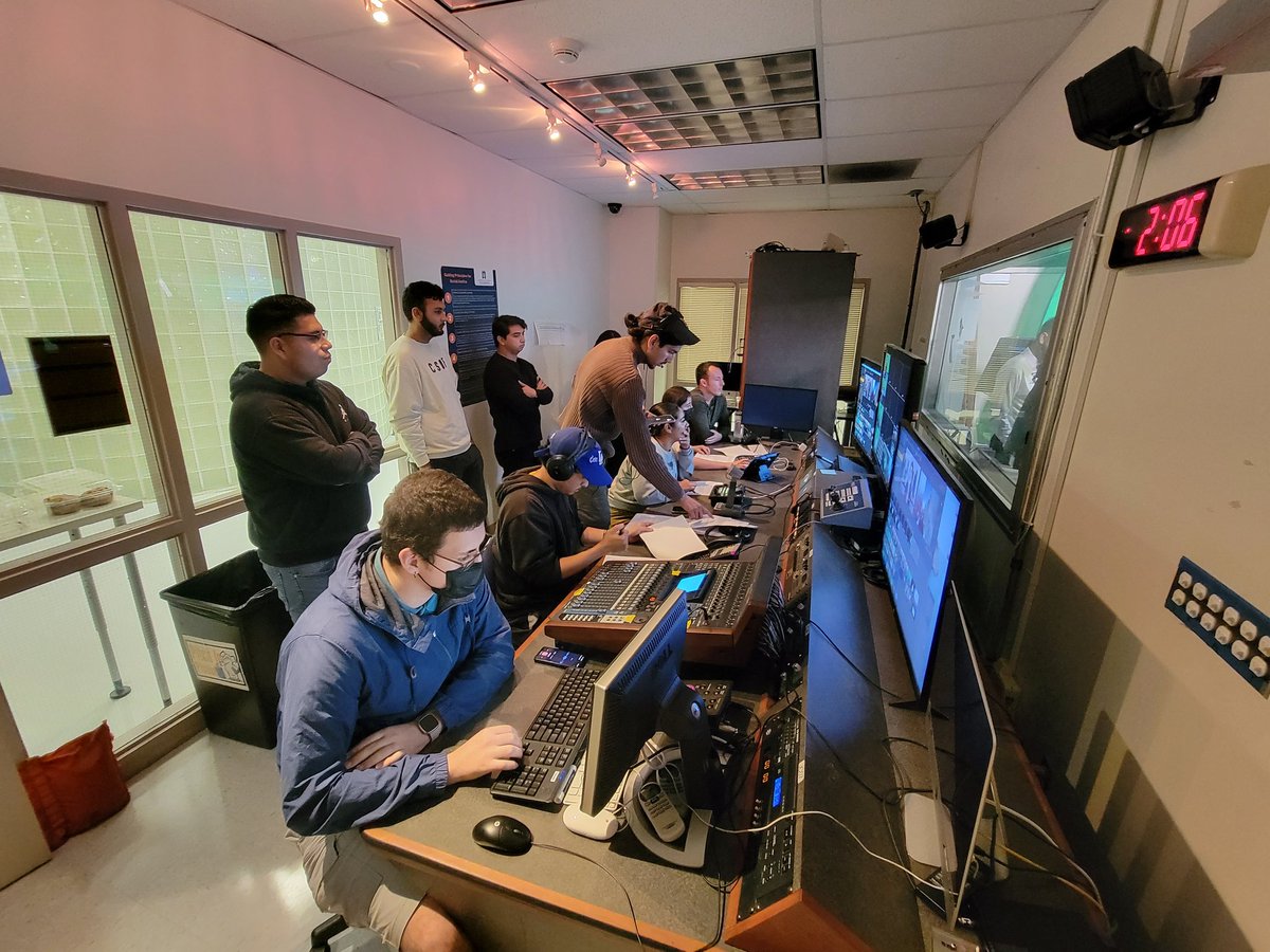 aldia_csuf's tweet photo. Nuestro noticiero más reciente ya está disponible en YouTube- el enlace al video lo encuentra en nuestro peril.

#MoreLatinosInNews #ByStudentsForStudents 
@latjournoscsuf @NAHJ_LOSANGELES @NAHJ @CSUF_LCI @TitanTVCSUF https://t.co/PFGyLLSWO4