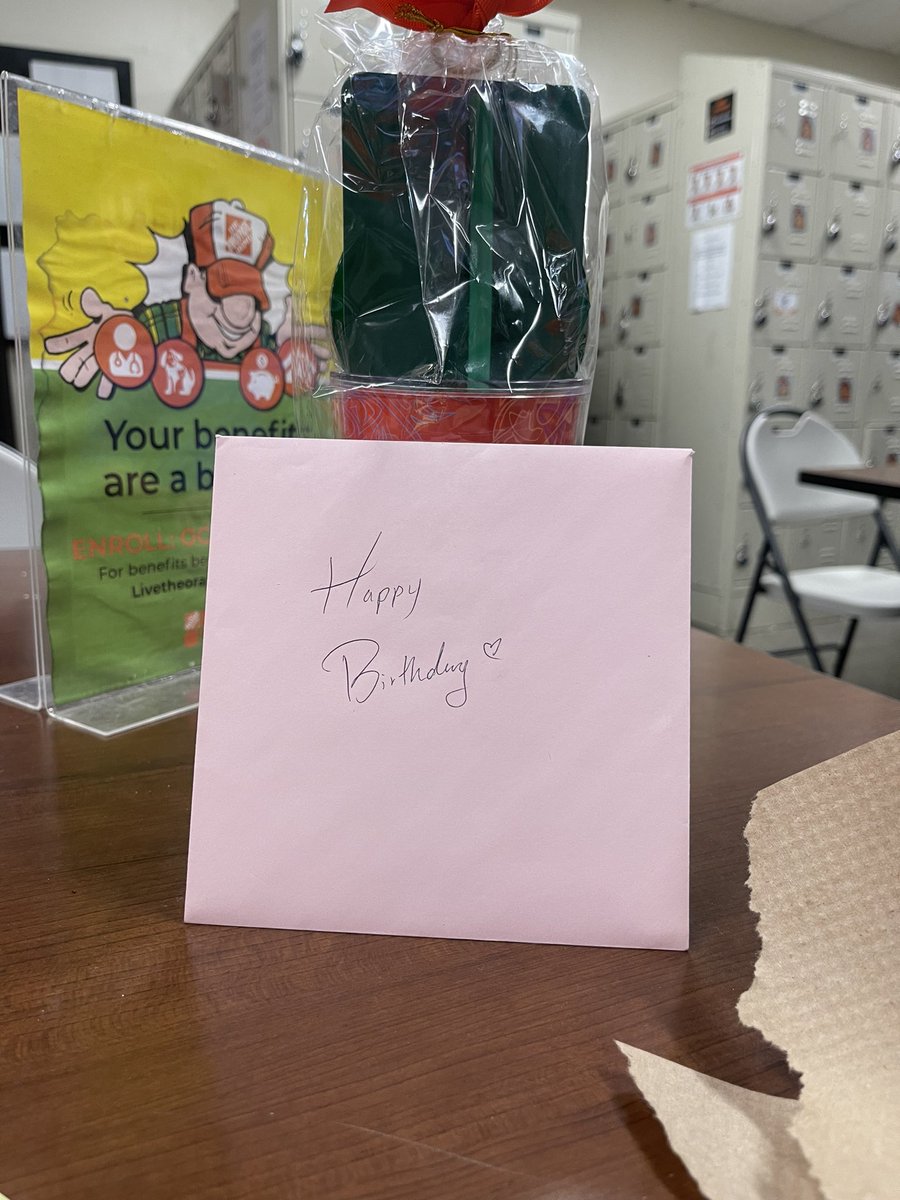 GisselleBFS's tweet photo. Thank to my Home Depot family ❤️ happy birthday to me #25 @CarlMWill https://t.co/UhjgFdRPed