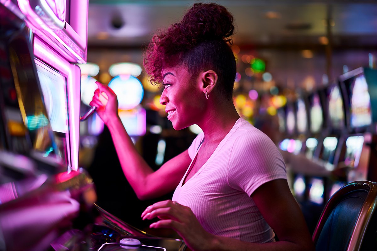 identivinc's tweet photo. Our powerful, #NFC-enabled #identity solutions integrate into slot machines &amp; can support loyalty cards &amp; #digitalwallets. Check out our uTrust NFC Kiosk Kit, get a demo of a digital wallet transaction, &amp; more! Chat with us: https://t.co/m8WgEwPZxt #verified #logicalaccess https://t.co/3vxDdsHRC3