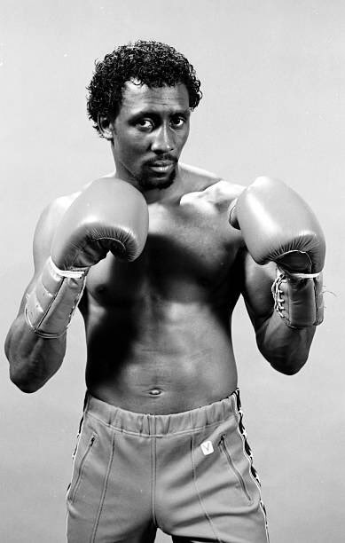 Happy 64th birthday to the Motor City Hitman , the great Thomas Hearns. 147 lbs of dynamite!! 