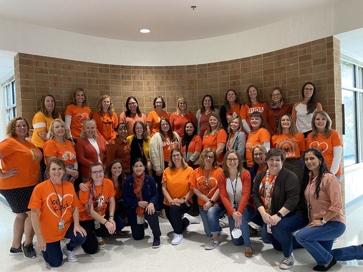 Clearview_ES's tweet photo. Clearview celebrated Unity Today showing up in our orange! #UnityDay 🧡🧡🧡 https://t.co/LsBJwlThcj