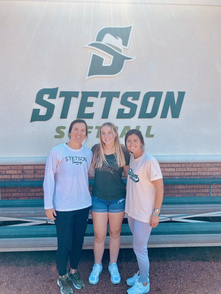 Hayley Arnold tweet media