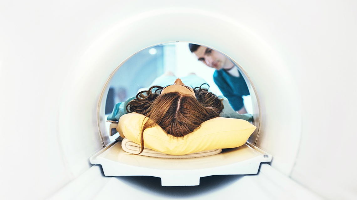 UofT's tweet image. #UofTGroundbreakers: #UofT researchers shrink brain tumours with gold nanoparticles, develop ‘mini brains’ to study psychiatric disorders 🧠 uoft.me/8pP