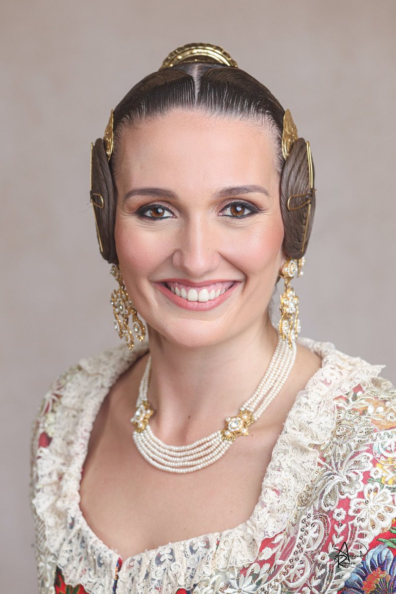 SjmtFalla's tweet image. ¡¡YA TENIM FALLERES MAJORS DE VALENCIA PER A LES FALLES 2023!! PAULA MEDINA NIETO , FMIV 2023 de la @Falla_Azcarraga i LAURA MENGÓ HERNÁNDEZ, FMV 2023, de la @FallaLantiga Enhorabona a les dos i a les seues comissions, familiars i amics! ❤️🔥