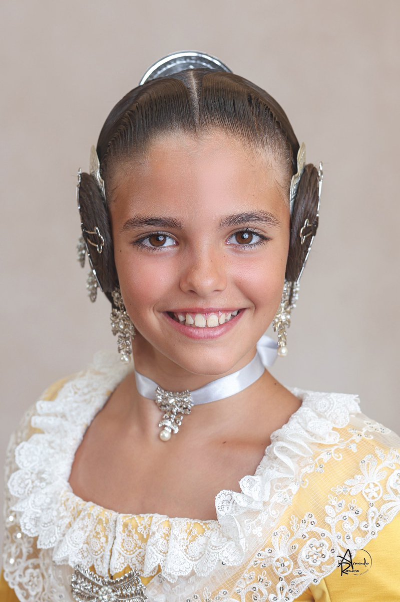 SjmtFalla's tweet image. ¡¡YA TENIM FALLERES MAJORS DE VALENCIA PER A LES FALLES 2023!! PAULA MEDINA NIETO , FMIV 2023 de la @Falla_Azcarraga i LAURA MENGÓ HERNÁNDEZ, FMV 2023, de la @FallaLantiga Enhorabona a les dos i a les seues comissions, familiars i amics! ❤️🔥