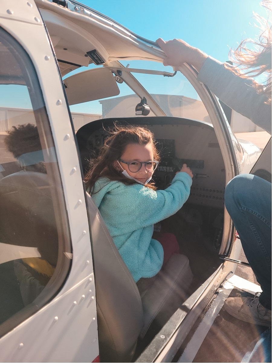 thickdescript's tweet photo. Kids had fun learning about the aviation industry in an engaging way thanks to the University of Oklahoma Sooner Flight Academy as a part of steAm Learning Journey with Urban League of Greater Oklahoma City Inc. #thickdescriptions #steAmlearningjourney https://t.co/0akwhx6aqb