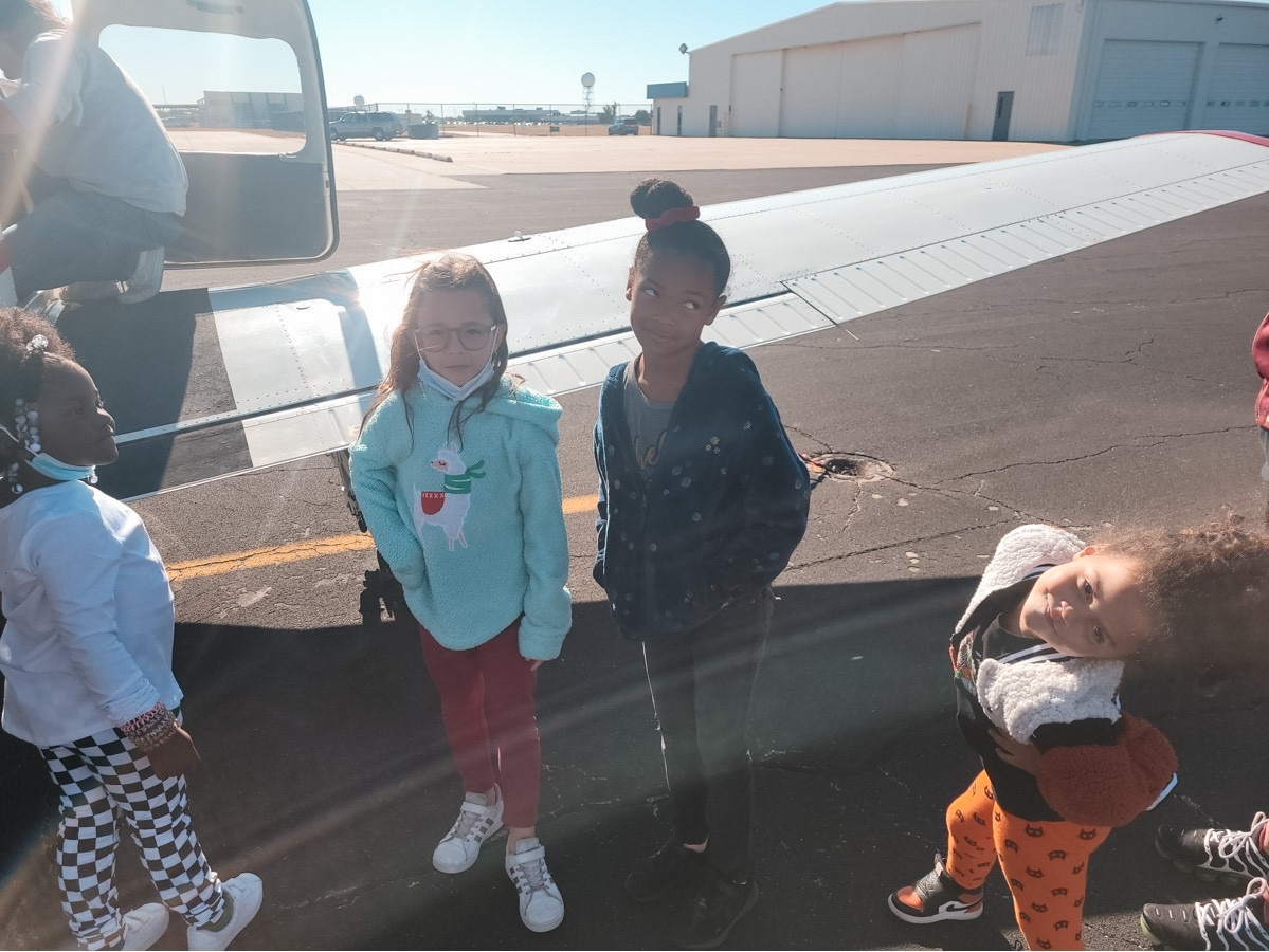 thickdescript's tweet photo. Kids had fun learning about the aviation industry in an engaging way thanks to the University of Oklahoma Sooner Flight Academy as a part of steAm Learning Journey with Urban League of Greater Oklahoma City Inc. #thickdescriptions #steAmlearningjourney https://t.co/0akwhx6aqb