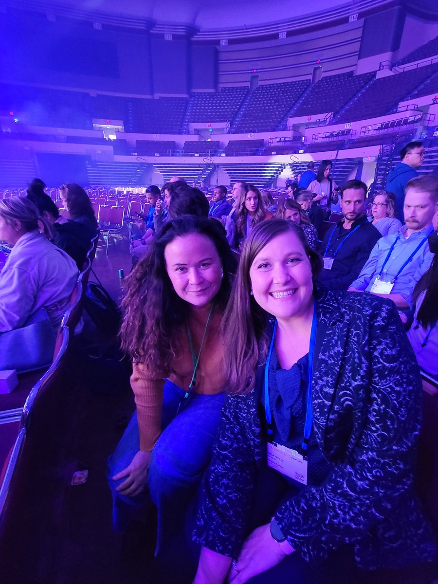 hrosmiles's tweet photo. Working with clients to transform healthcare is the best part of my job. @MicGeorge with @PennStHershey &amp; I finally getting time face-to-face at @Oracle @Cerner Health Conference!!  #OCHC22 #womeninhealthcare https://t.co/KE8qx8W2J1