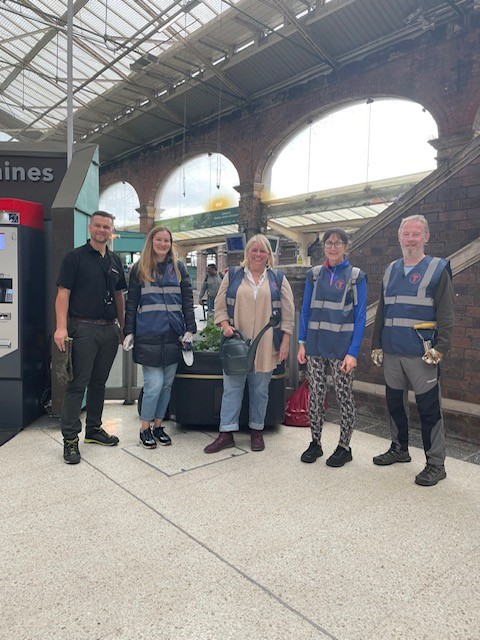 MidCheshireCRP's tweet photo. Lovely to attend a community planting day at #Chesterstation last week
Big thanks to Josie Rayworth - Get Connected (Three Counties) CRP, Marina Farey - @NorthCheshireCR Sarah Morgan - @SouthEastManCRP @C2MCRP David Smith - @tfwrail @northernrailway #midcheshirecommunityrail https://t.co/pyeCTgC5sm