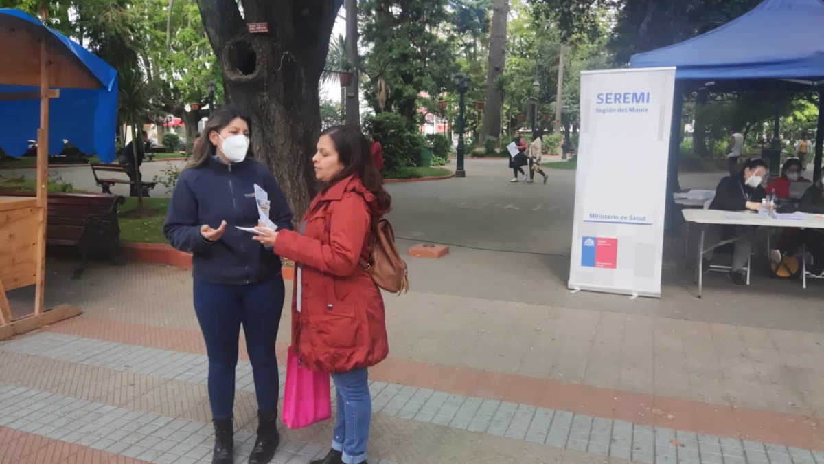 SeremiSaludM's tweet photo. En el operativo de testeo realizado en la comuna de Curicó, la Cuadrilla Sanitaria 🙋‍♀️🙋‍♂️ estuvo presente para orientar a la comunidad y entregar información sobre las nuevas medidas que rigen en la fase de Apertura 🟢, como el uso obligatorio de mascarilla 😷 en recintos de salud https://t.co/pWNSoJUQVK