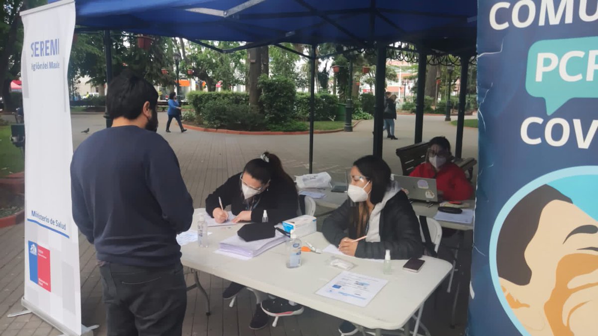 SeremiSaludM's tweet photo. En el operativo de testeo realizado en la comuna de Curicó, la Cuadrilla Sanitaria 🙋‍♀️🙋‍♂️ estuvo presente para orientar a la comunidad y entregar información sobre las nuevas medidas que rigen en la fase de Apertura 🟢, como el uso obligatorio de mascarilla 😷 en recintos de salud https://t.co/pWNSoJUQVK