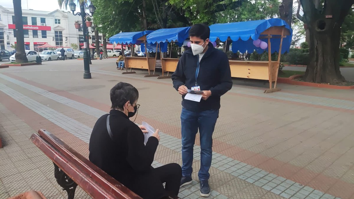 SeremiSaludM's tweet photo. En el operativo de testeo realizado en la comuna de Curicó, la Cuadrilla Sanitaria 🙋‍♀️🙋‍♂️ estuvo presente para orientar a la comunidad y entregar información sobre las nuevas medidas que rigen en la fase de Apertura 🟢, como el uso obligatorio de mascarilla 😷 en recintos de salud https://t.co/pWNSoJUQVK