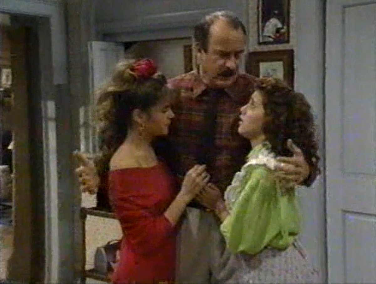 televisionaryZW's tweet photo. 9468. #DrexellsClass "The Best Thanksgiving Ever" - The 2nd theme song sounds like it's for a PBS kids show. It's a typical "for no real reason the whole cast gathers at Thanksgiving" ep. AJ Langer &amp; Brittany Murphy were wasted on this otherwise decent show, unfortunately. (B-) https://t.co/eoK0jhaqug