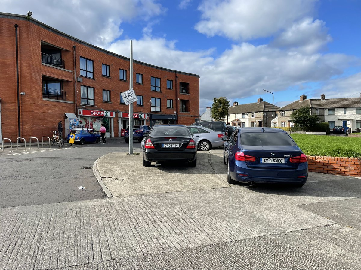 hoorayo's tweet photo. @ccferrie @carolynmoore_ie @vote4anne @IanCarty3 @ShaneHoganD16 @CentraIRL @Maryfreehill1 @DeirdreConroyIE @PatDunneI4C @taradeacy @Sinabhfuil @f_pilla @D6Cross @IBIKEDublin It’s city wide., large #delivery #vehicles constantly #parking #illegally. And while I’m at it, here’s #EamonnCeanntPark #Sundrive entrance to #RutlandGrove every weekend.! https://t.co/wGS2X79gEO
