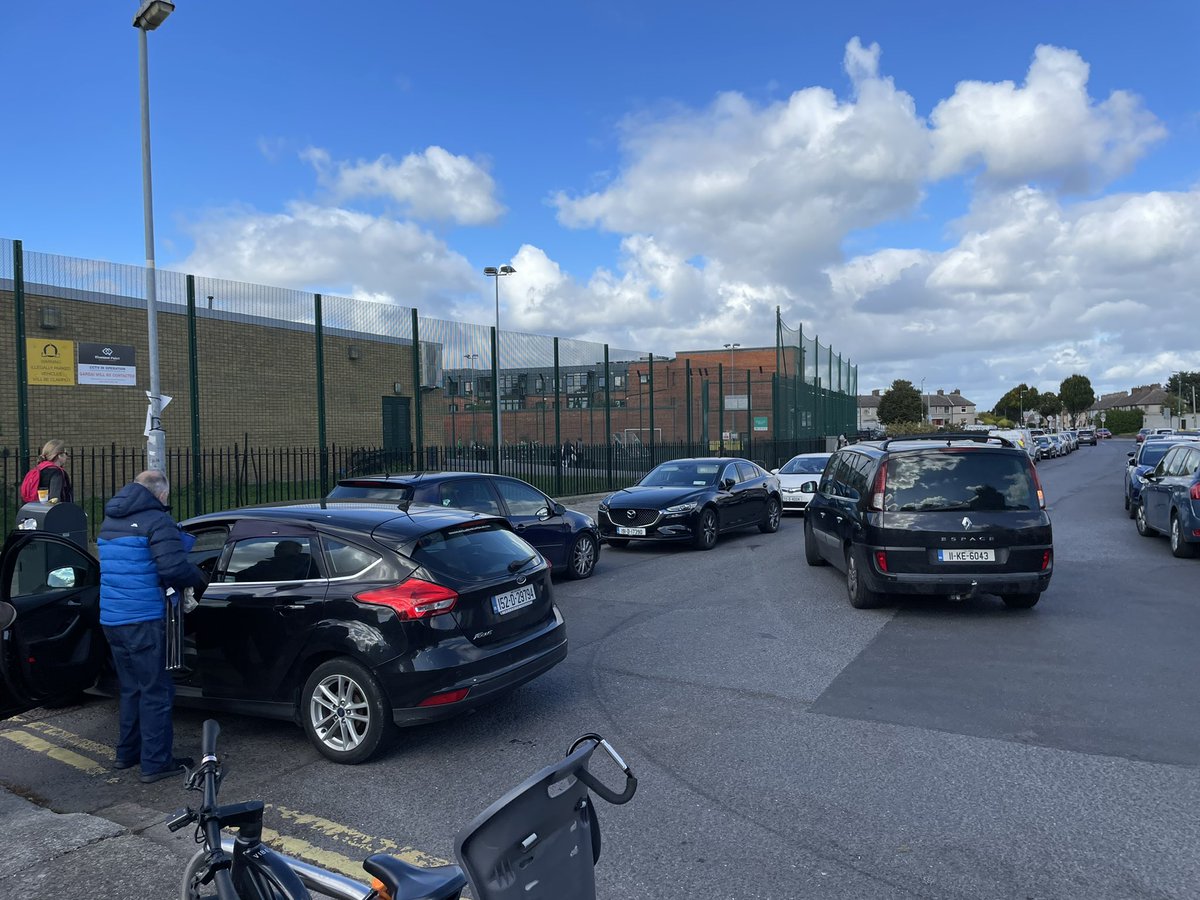 hoorayo's tweet photo. @ccferrie @carolynmoore_ie @vote4anne @IanCarty3 @ShaneHoganD16 @CentraIRL @Maryfreehill1 @DeirdreConroyIE @PatDunneI4C @taradeacy @Sinabhfuil @f_pilla @D6Cross @IBIKEDublin It’s city wide., large #delivery #vehicles constantly #parking #illegally. And while I’m at it, here’s #EamonnCeanntPark #Sundrive entrance to #RutlandGrove every weekend.! https://t.co/wGS2X79gEO