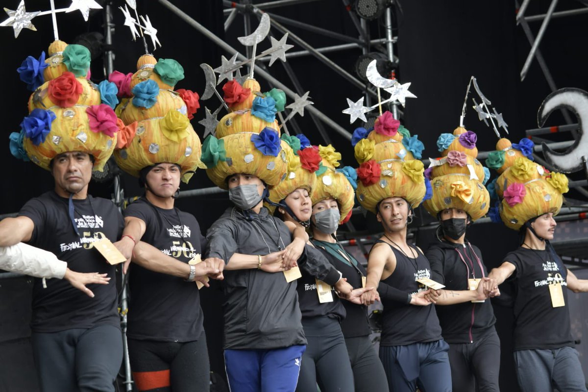 cervantino's tweet photo. Esta noche celebramos doble: @BalletAmalia, cumple 70 años y llega al #50FIC con un mosaico de danzas que recorren las diversas culturas de México. 

Sigue la transmisión en vivo por Facebook, YouTube y por https://t.co/kNxFlwbqjk https://t.co/fqBz8pxMQk