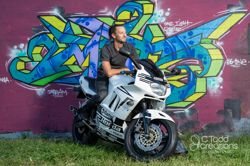 ctoddcreations's tweet photo. Zach CBR 2

#photooftheday #photography #urbanphotography #artphotography #PhotographyIsArt #lgbtphotographer #gayartist #QueerArtist #indianaphotographer #indianasveryown #robertscamera #317shooters #indykeepscreating #streetphotography #graffiti #city #graffitiart #urban https://t.co/2whwE4SVbk