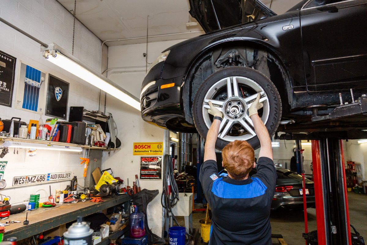 HardysMotorWerk's tweet image. Don't let the unexpected get you down. From tricky repairs to tire rotations, the crew at #HardeysMotorWerks always has your back. #GermanCars #GermanAuto #Audi #VW #AutoRepair #CarExperts
