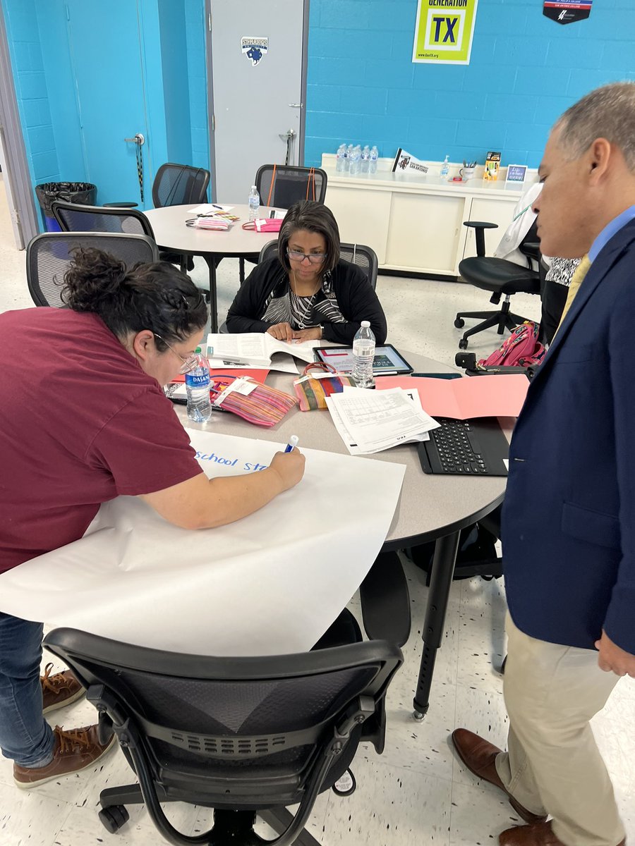 JRod_EISD's tweet photo. El mero mero de LPACs (among many other things), Hugo Hernandez, leading todays session with LPAC Coords. 🙏🏽😁😎📚 #Ch89 #EB #HLS @EISDofSA @DrH_OnTheEdge @drklgilmor @TravisMcKelvain @hugo_bil @ednanesnu @mymustangpride1 https://t.co/fPXXswaFD8