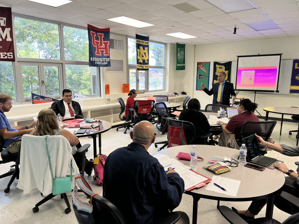 JRod_EISD's tweet photo. El mero mero de LPACs (among many other things), Hugo Hernandez, leading todays session with LPAC Coords. 🙏🏽😁😎📚 #Ch89 #EB #HLS @EISDofSA @DrH_OnTheEdge @drklgilmor @TravisMcKelvain @hugo_bil @ednanesnu @mymustangpride1 https://t.co/fPXXswaFD8