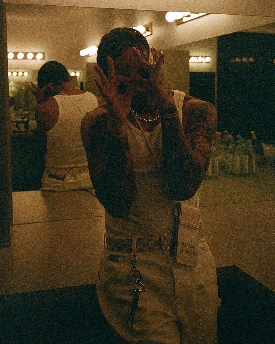 jhaycortez's tweet photo. V/®️ 🦇💲🎸 #ENLADEELLA https://t.co/vvY6fRgBXY