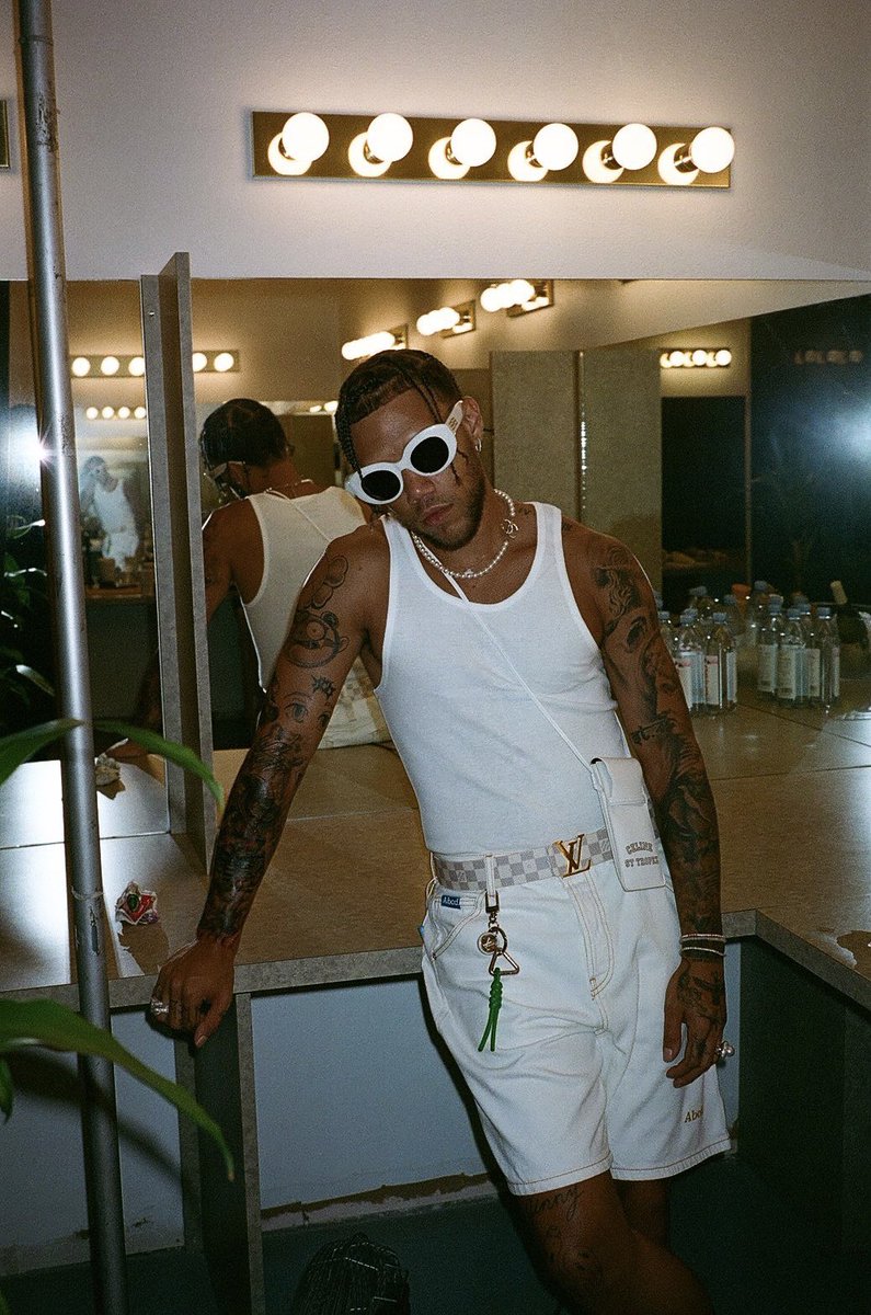 jhaycortez's tweet photo. V/®️ 🦇💲🎸 #ENLADEELLA https://t.co/vvY6fRgBXY