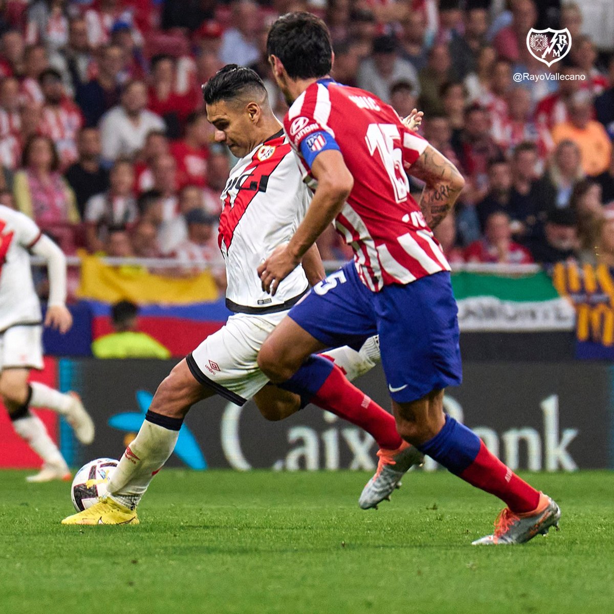RayoVallecano's tweet photo. 📸⚡️ @FALCAO 
#AtletiRayo #VamosRayo https://t.co/RtC5jw6ENe