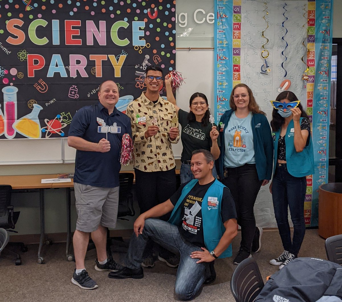 MiraCostaSTEMLC's tweet photo. Show your spirit, and dress up with the staff during #MidtermMadness! Today is #STEM Day, so dress with science and math-themed attire.
Wednesday is "All or Nothing" Day, so dress up as one solid color or all the colors of the rainbow.π
#MiraCostaSTEMLC #midterm https://t.co/tWTWv9aWvZ