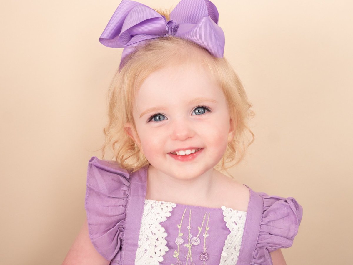 PageantExpress1's tweet image. Little Miss Hadlyn was all smiles for these headshots! She even shared her snacks with me!