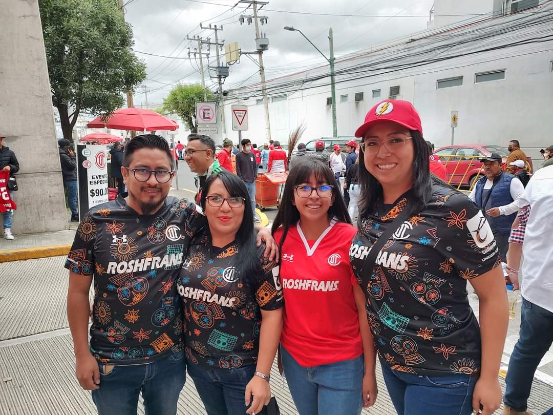 aracly3f's tweet photo. @TolucaFC @calientesports #MásAcciónMásDiversión quiero ir al partido ❤️❤️❤️ para apoyar de cerca al rojo de mi vida https://t.co/kuqXowTOEi