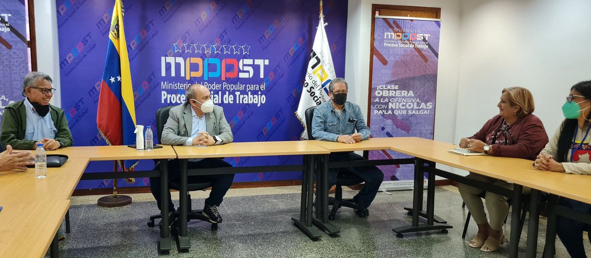 torrealbaf's tweet photo. Sostuvimos una reunión de trabajo junto a los Compatriotas Trabajador@s Administrativos y  Obrer@s del Sector de Educación Básica, considerando con ellos los aspectos relativos a los planteamientos y escuchando sus propuestas. 

@NicolasMaduro 
#UnidosConElCastañoYTejerías https://t.co/Ucbdb150Tb