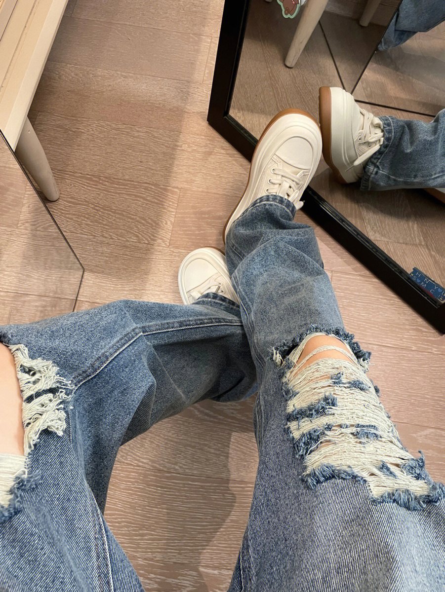 klxisj's tweet photo. When BTC returns to 60K, I will buy a good pair of pants😅 https://t.co/RKW4SqlId4