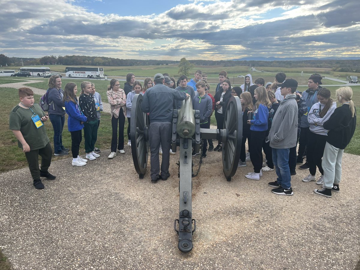 BunsoldMiddle's tweet photo. Bus 2 had arrived in Gettysburg. #bmsdc2022 #leevsmeade #civilwar #firethecanons https://t.co/75xomFul6n