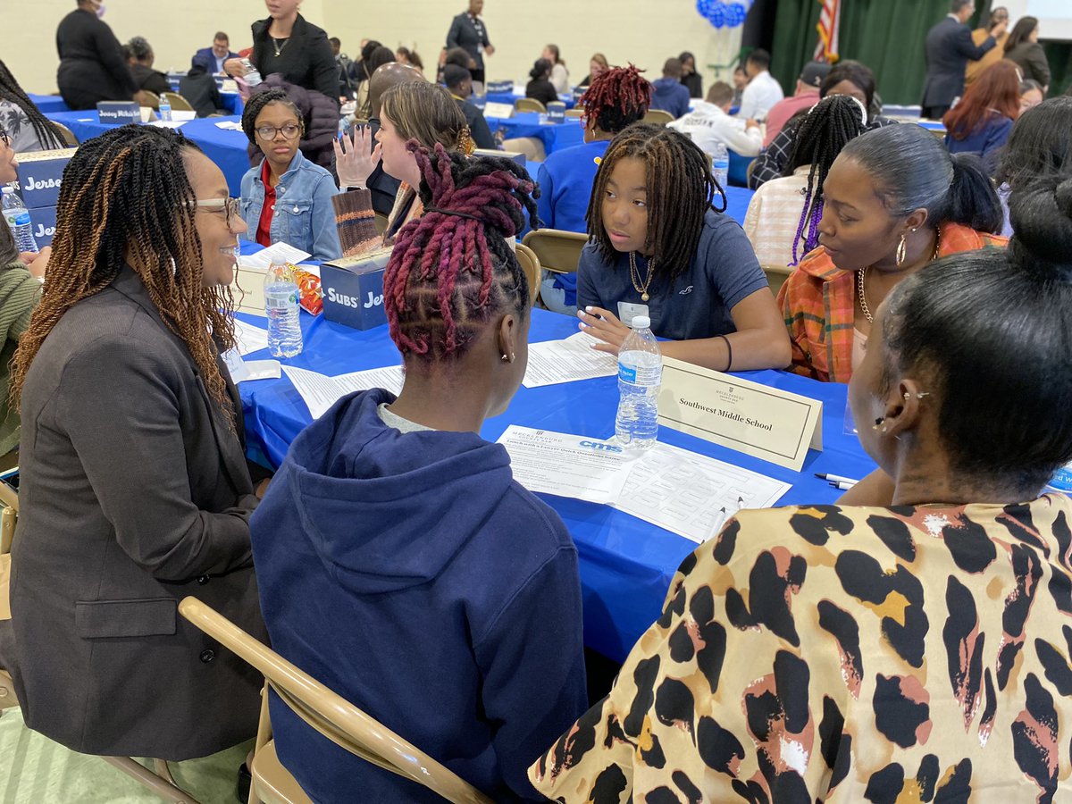CharMeckSchools's tweet image. CMS hosted the “Lunch with a Lawyer” program for the 17th year! About 50 middle school students and their parents had lunch with mentors from the @Meck_Bar to learn about the life of a lawyer. Great way to start building a student path!