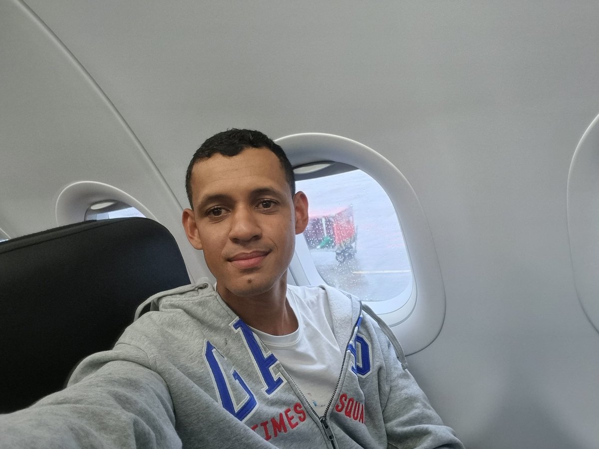 Otrebla_88's tweet photo. #MeLargo para la jungla de concreto donde se hacen los sueños.
#WishMeLuck https://t.co/5SruBIwGoK