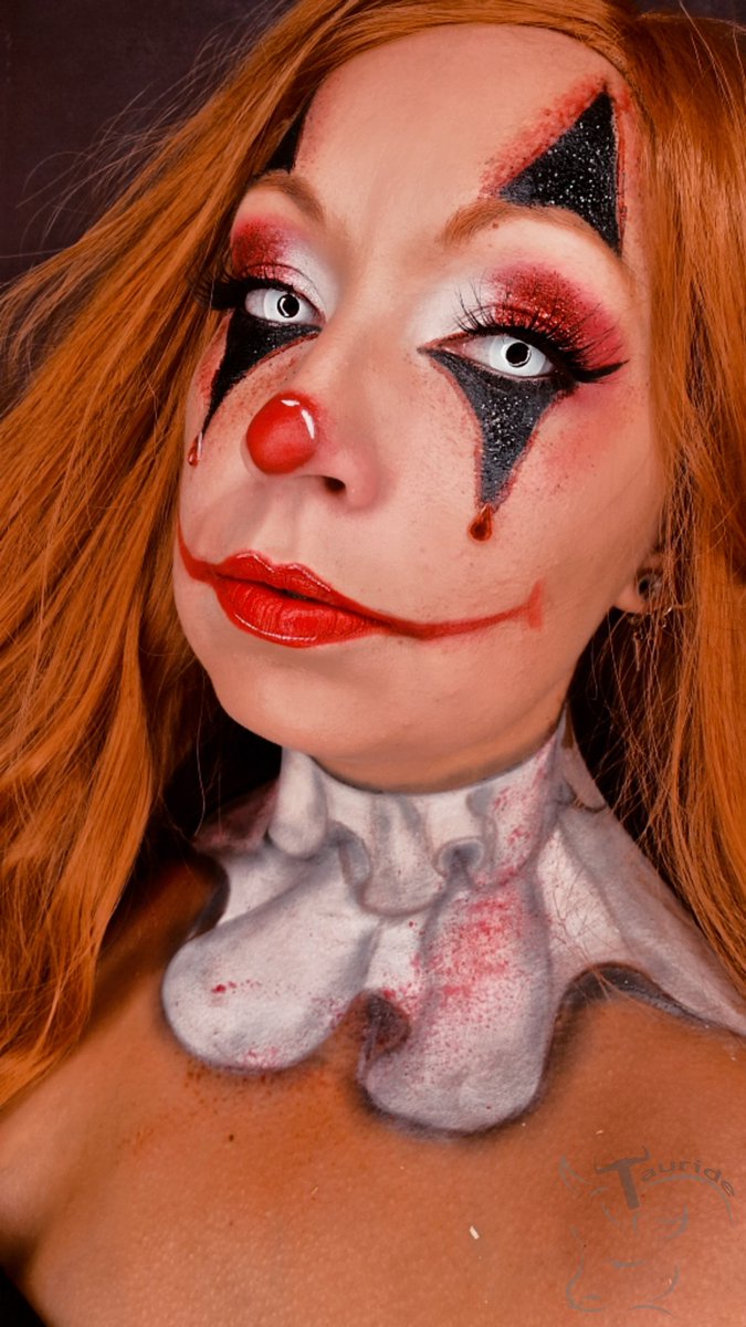 Tauride_Cosplay's tweet photo. It's getting spooky π»
created with @MakeupRVLTN , @NYXCosmetics_UK , @PinkyParadise2U , @MehronUK / @mehronmakeup , @KikoMilanoINT
#scarycool #halloweenclown #bodypainting #Halloween2022 https://t.co/8pHWs6x6B5