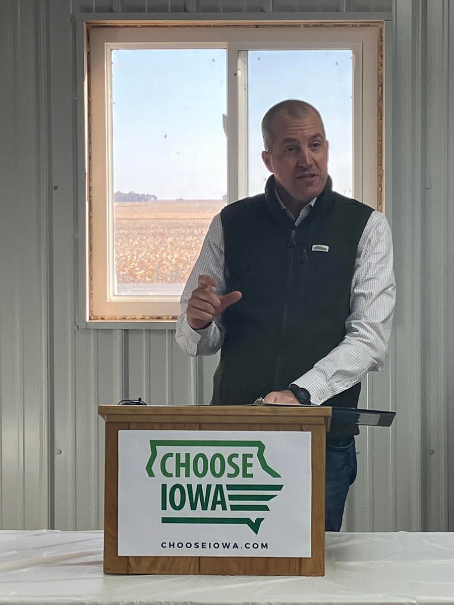 IADeptAg's tweet image. Secretary @MikeNaigIA launched the next round of #ChooseIowa marketing and promotion grants this morning at @SkyViewBeef near Nora Springs. Thanks to the Cunningham family for hosting and @UncsCheesecakes for also participating. Great morning! iowaagriculture.gov/news/apply-for… #IowaAg