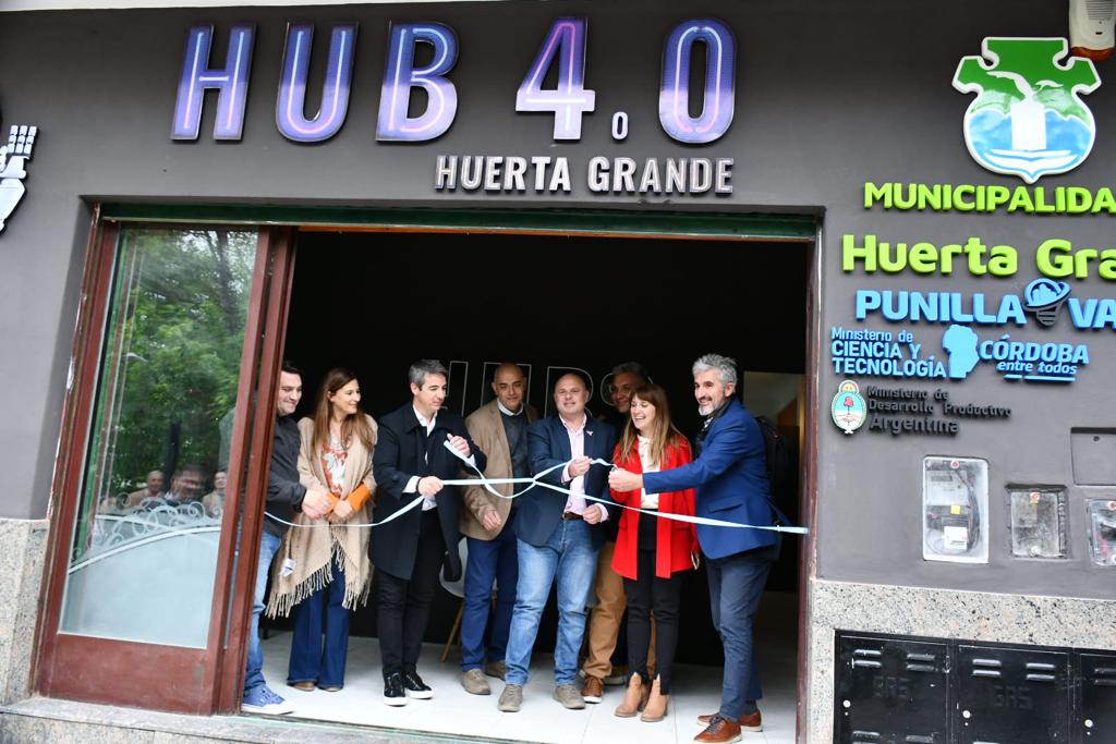 cytcordoba's tweet photo. 🌐 Ahora #HuertaGrande cuenta con su propio HUB Tecnológico 4.0.

📍 Se trata de un gran avance para todo #Punilla, que ahora tendrá un espacio que le permitirá crear y consolidar una nueva matriz productiva basada en la #EconomíaDelConocimiento y la transformación digital 4.0. https://t.co/Vr0i1qDyo9