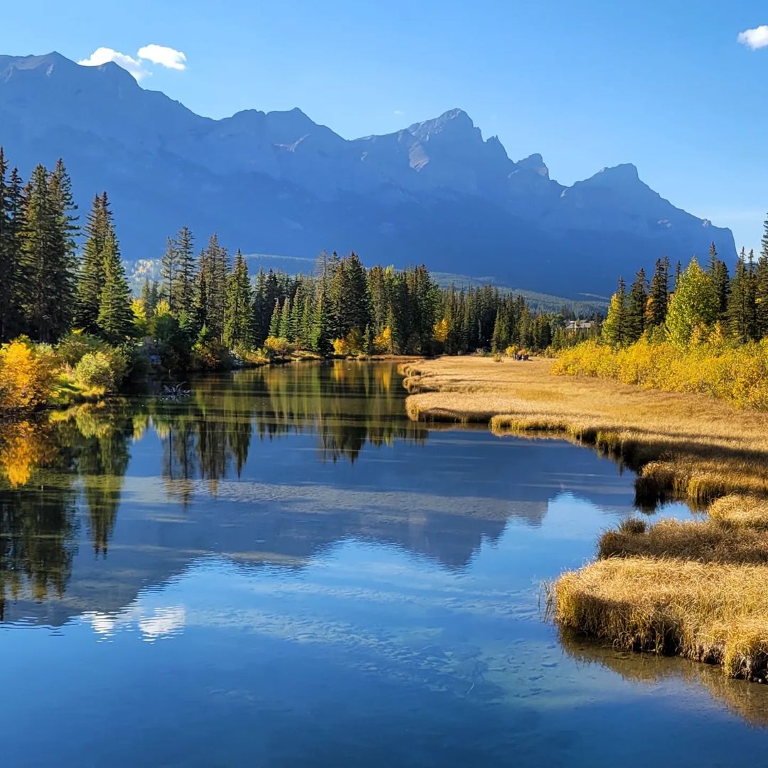 TourismCanmore's tweet photo. A colourful walk through Canmore is the perfect way to spend a sunny afternoon in the Rockies. 

On your next visit, leave your car behind and get around on foot or bike to explore our mountain playground: https://t.co/MRMy6WXQUJ 

📸 IG: renees_views https://t.co/YcVhiq9bno
