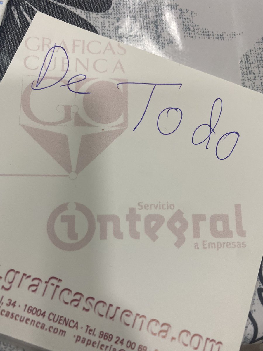 Mi madre: Federico haz la lista de la compra para ver qué falta 
Mi padre: